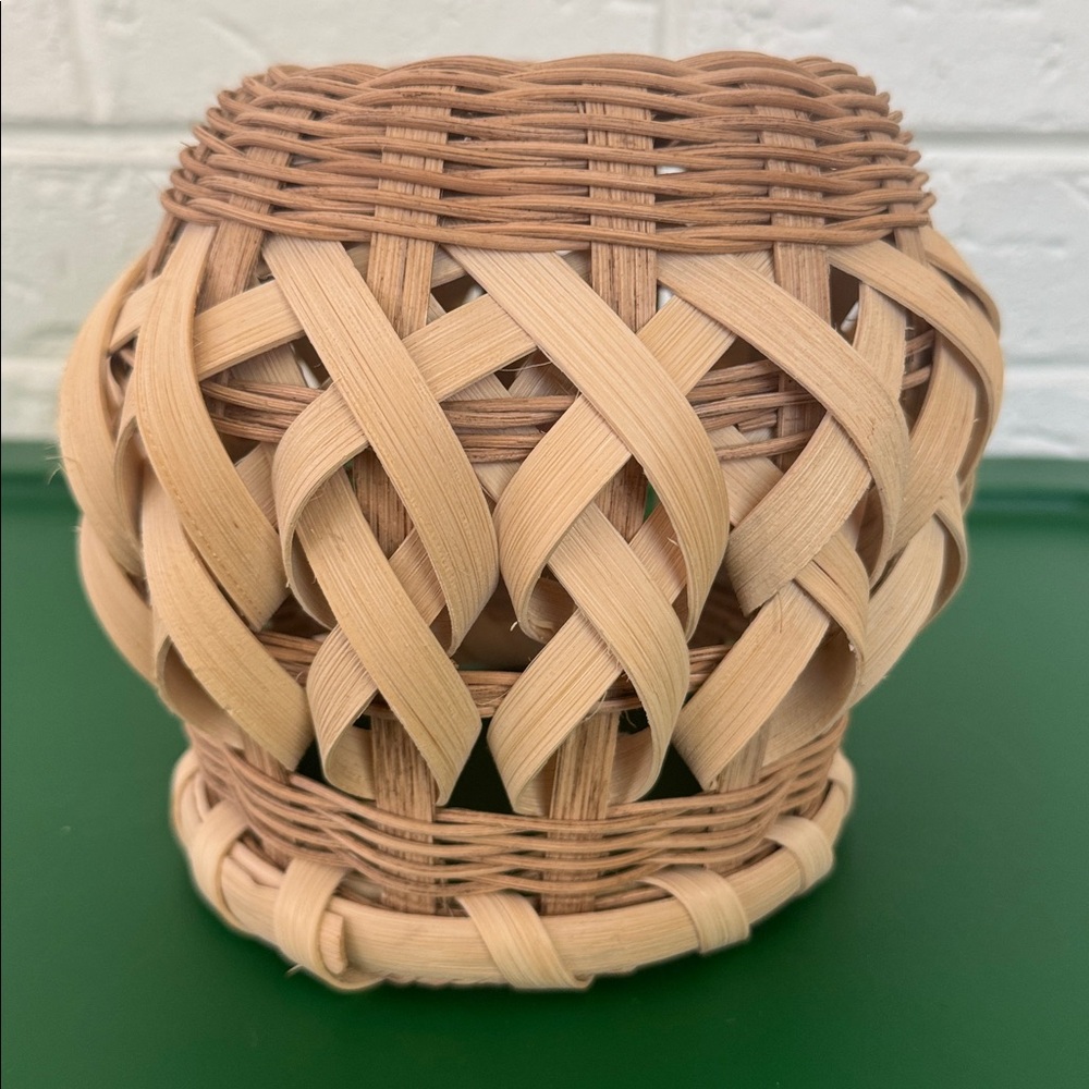 Wicker Curly Basket Round Hand Made signed John J. Wald 2015 6 1/2” tall - Picture 5 of 5